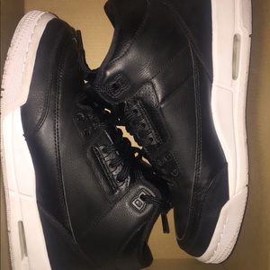 Jordan 3’s black/white color way